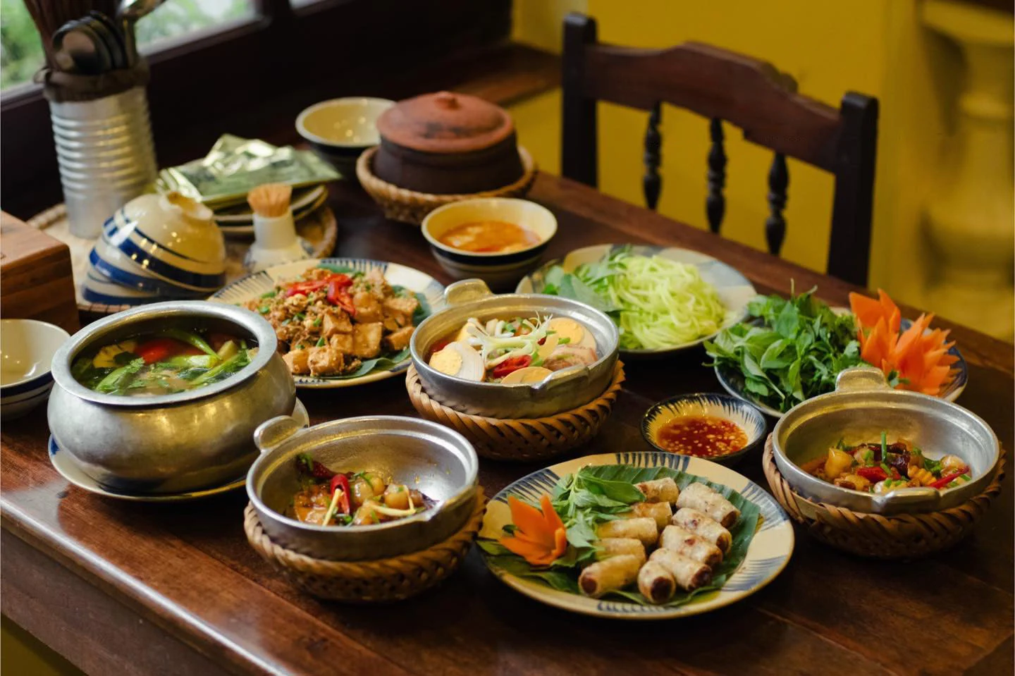 Mỗi người đều có một phiên bản bữa trưa cùng cơm niêu riêng