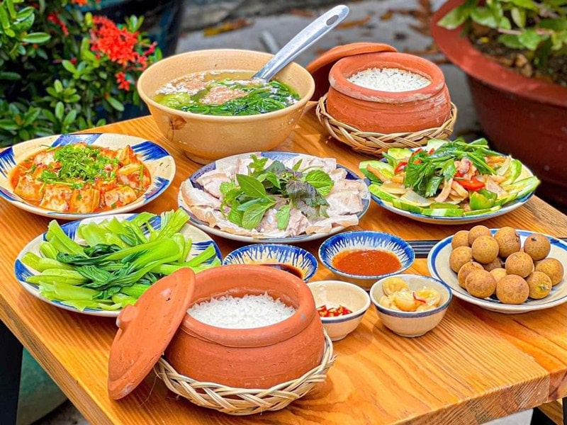 Cơm niêu lưu giữ hương vị truyền thống