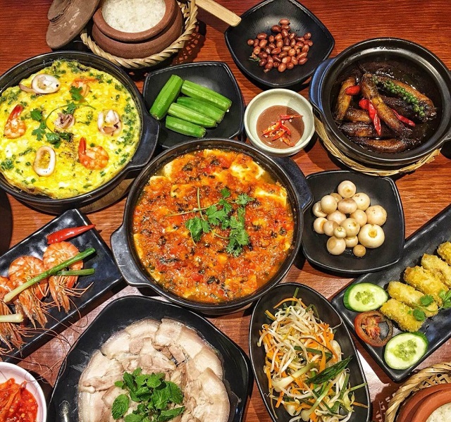 Tại sao cơm niêu luôn có sức hút đặc biệt trong bữa cơm gia đình?