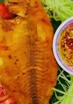 Cá diêu hồng chiên + xoài bằm