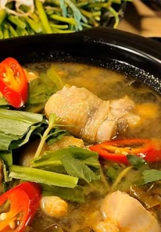 Canh gà nấu lá giang