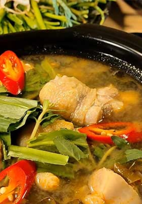 Canh gà nấu lá giang