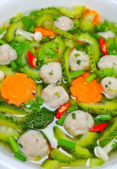 Canh khổ qua cá thác lát